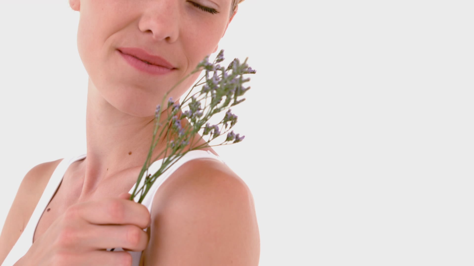 Load video: Immerse yourself in the art of healing with 100% organic, therapeutic-grade aromatherapy.